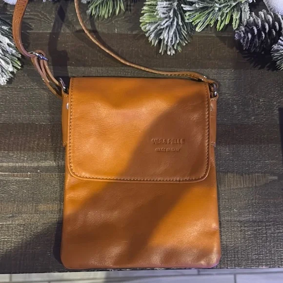 Vera Pelle Brown Messenger Bag with High-Quality Leather and Classic Design - Picture 2 of 4
